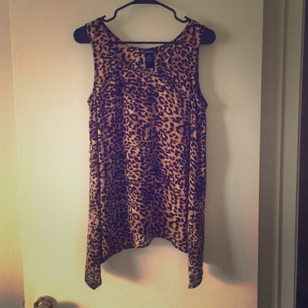 Sleeveless leopard top